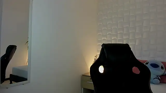 stephanya  online show from January 9, 2025, 2:11 am