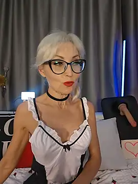 Milforja online show from May 27, 2026, 6:49 pm