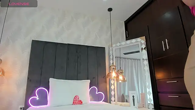 Snapshot of SHARONN____ chatting on January 24, 2025, 3:54 am SHARONN online show from January 24, 2025, 3:54 am