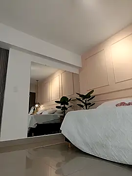 Snapshot of SHARONN____ chatting on October 14, 2025, 4:24 am SHARONN online show from October 14, 2025, 4:24 am