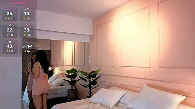 Snapshot of SHARONN____ chatting on October 15, 2025, 4:12 am SHARONN online show from October 15, 2025, 4:12 am