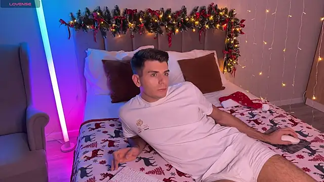 Snapshot of Walt_Enjoy chatting on December 21, 2025, 3:30 pm Walt Enjoy online show from December 21, 2025, 3:30 pm