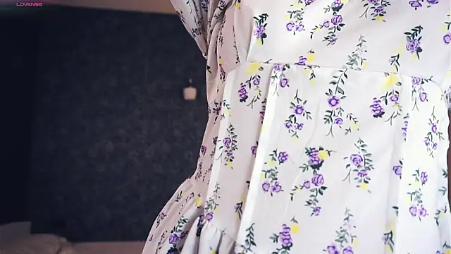 MoiraHavins online show from November 16, 2025, 5:13 am