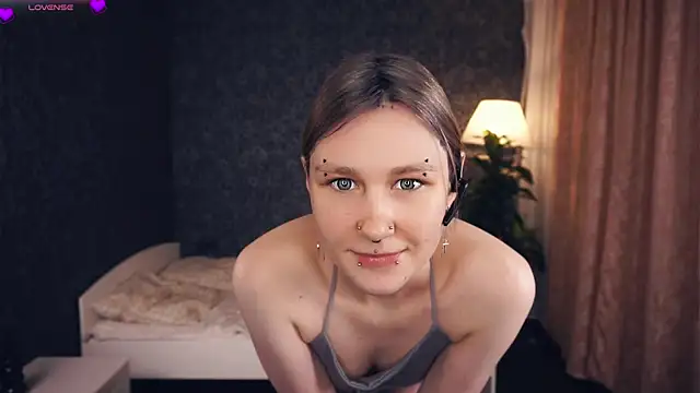 MoiraHavins online show from December 14, 2025, 5:35 am