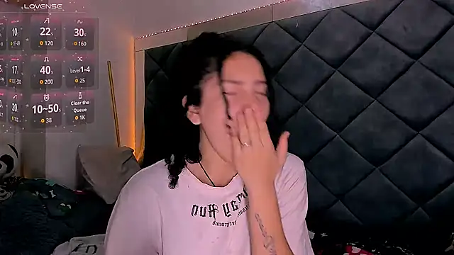 Nellyhills online show from October 28, 2025, 9:57 am