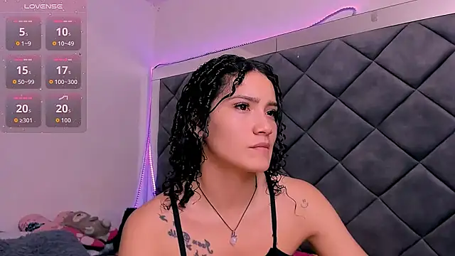 Nellyhills online show from November 10, 2025, 1:43 pm