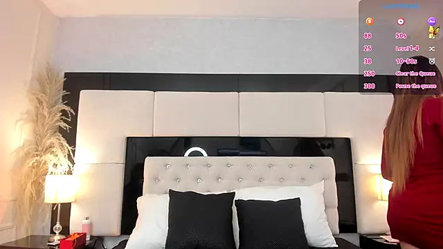 CarlaRossi  online show from October 1, 2025, 7:42 pm