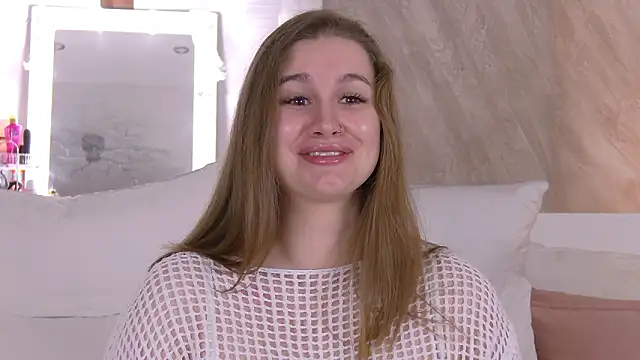 Snapshot of EllieHayes chatting on January 18, 2026, 10:57 pm EllieHayes online show from January 18, 2026, 10:57 pm