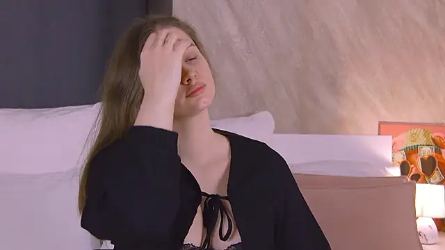 Snapshot of EllieHayes chatting on March 9, 2026, 8:35 pm EllieHayes online show from March 9, 2026, 8:35 pm