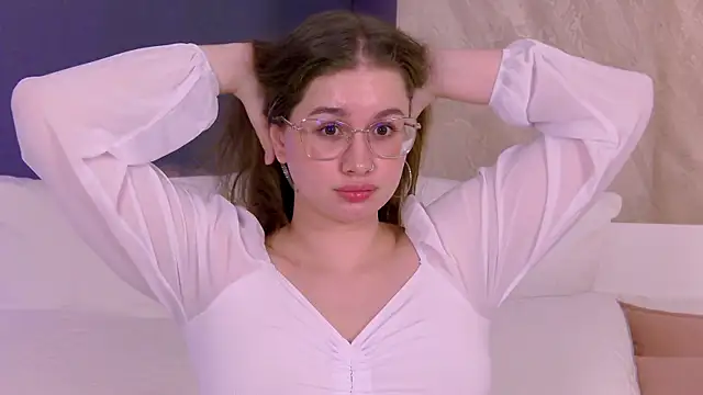 EllieHayes online show from July 4, 2026, 1:56 am