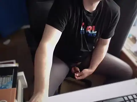 Snapshot of CuteMan33 chatting on October 31, 2025, 10:27 am CuteMan33 online show from October 31, 2025, 10:27 am