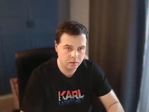 Snapshot of CuteMan33 chatting on November 10, 2025, 1:43 pm CuteMan33 online show from November 10, 2025, 1:43 pm