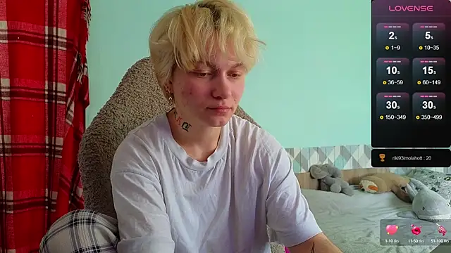 esajukyy online show from February 15, 2025, 8:22 am