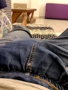 Lahcene online show from November 7, 2025, 1:44 pm