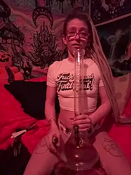 Snapshot of Stonermama666420 chatting on January 17, 2026, 3:44 am Stonermama666420 online show from January 17, 2026, 3:44 am
