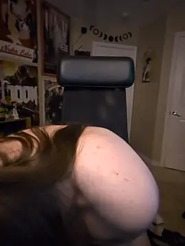 Snapshot of HannahCastle96 chatting on March 14, 2025, 4:54 am HannahCastle96 online show from March 14, 2025, 4:54 am