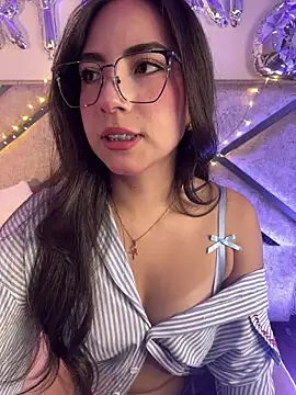 Snapshot of Melody_04 chatting on February 18, 2026, 3:35 am Melody 04 online show from February 18, 2026, 3:35 am