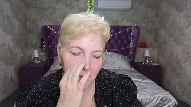 Snapshot of Sandra_Snow chatting on January 17, 2025, 12:20 am Sandra Snow online show from January 17, 2025, 12:20 am