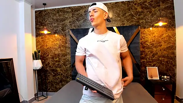 Flynn Riider online show from January 17, 2025, 11:27 am