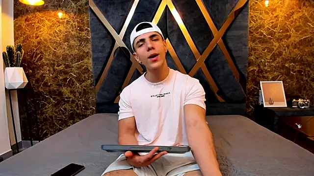 Flynn Riider online show from January 17, 2025, 2:28 pm