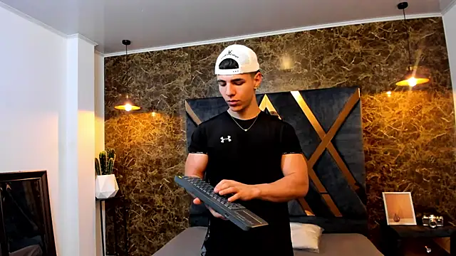 Flynn Riider online show from January 18, 2025, 11:43 am