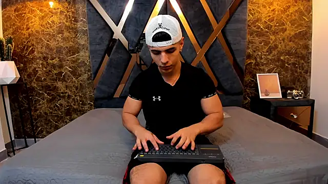 Flynn Riider online show from January 22, 2025, 2:24 pm