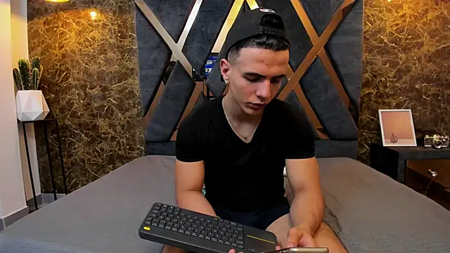 Flynn Riider online show from January 24, 2025, 2:41 pm