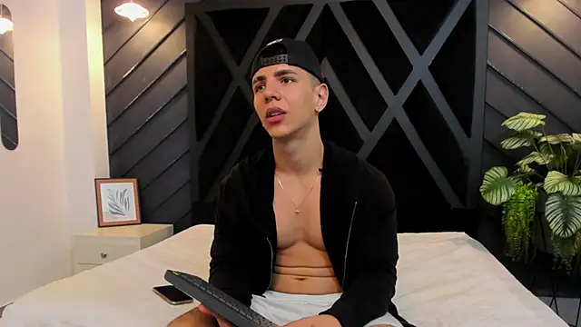 Flynn Riider online show from February 8, 2025, 11:44 am