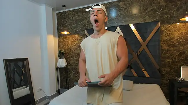 Flynn Riider online show from March 4, 2025, 11:51 am