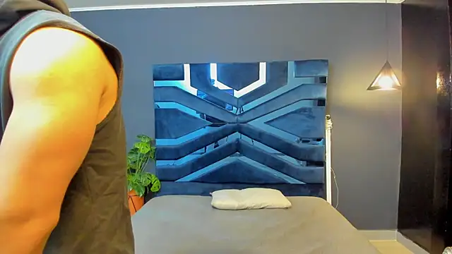 Flynn Riider online show from March 12, 2025, 11:42 am