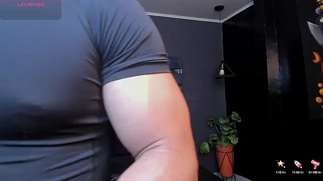 Flynn Riider online show from October 13, 2025, 5:13 pm