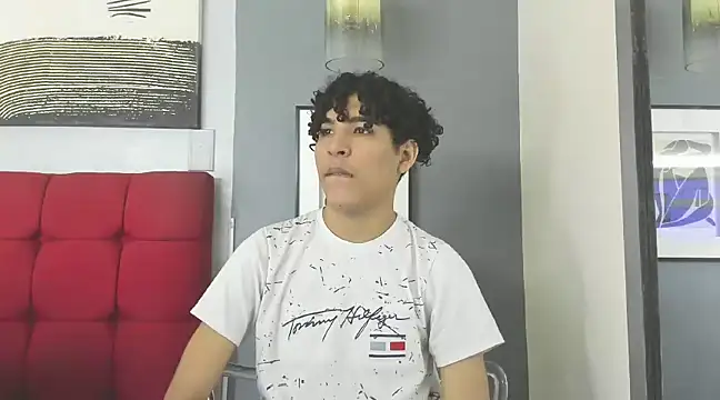  Natassia Dreams online show from March 18, 2025, 4:04 pm