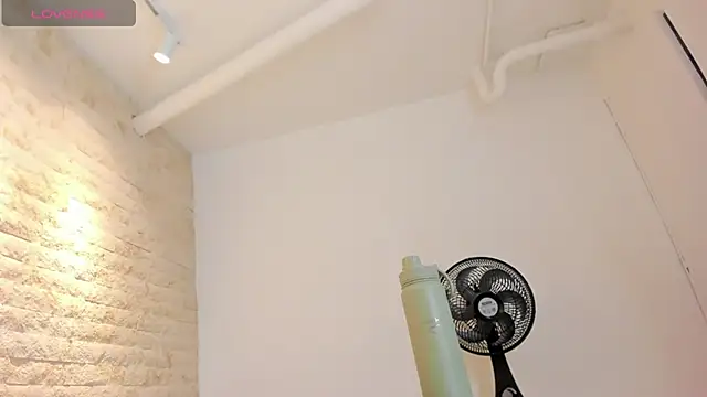 mia roldan  online show from September 18, 2025, 12:29 pm