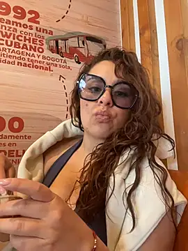 Gabriela-Parker  online show from November 23, 2025, 7:57 pm