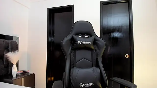 Snapshot of CarolHorny_1 chatting on January 20, 2025, 2:32 am CarolHorny 1 online show from January 20, 2025, 2:32 am