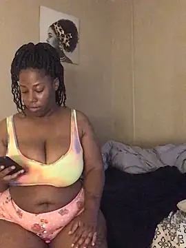 Snapshot of Eboni03 chatting on September 27, 2025, 8:08 am Eboni03 online show from September 27, 2025, 8:08 am