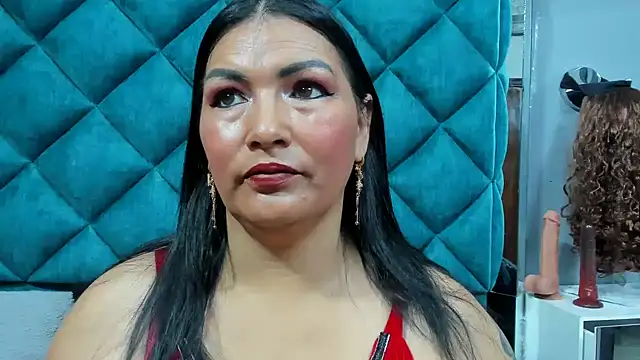 PENELOPELEWISs online show from November 4, 2025, 6:51 pm