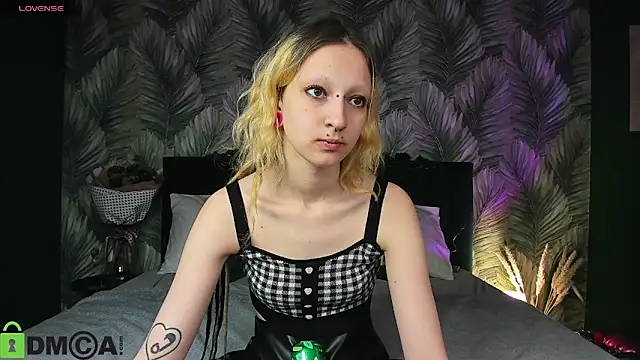 Snapshot of Lexy-Woorhez chatting on December 15, 2025, 11:25 am Lexy-Woorhez online show from December 15, 2025, 11:25 am