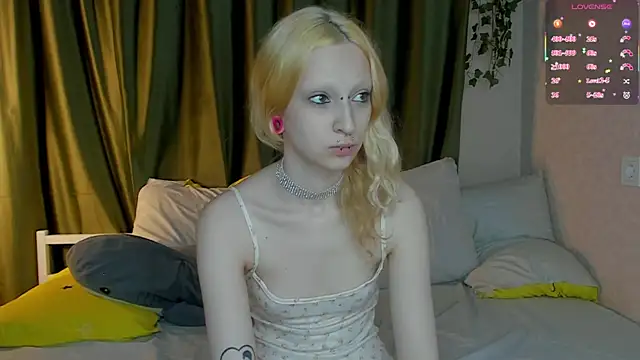 Snapshot of Lexy-Woorhez chatting on June 17, 2026, 4:19 pm Lexy-Woorhez online show from June 17, 2026, 4:19 pm