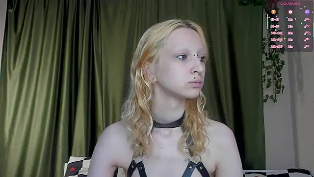 Snapshot of Lexy-Woorhez chatting on July 12, 2026, 11:23 am Lexy-Woorhez online show from July 12, 2026, 11:23 am