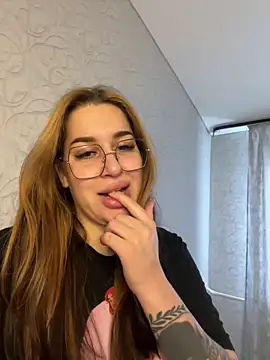 Snapshot of VikiDemi chatting on September 28, 2025, 10:42 am VikiDemi online show from September 28, 2025, 10:42 am
