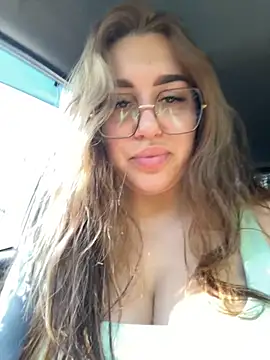 Snapshot of VikiDemi chatting on October 22, 2025, 6:35 am VikiDemi online show from October 22, 2025, 6:35 am