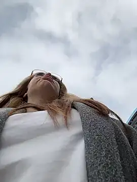 Snapshot of VikiDemi chatting on December 15, 2025, 9:24 am VikiDemi online show from December 15, 2025, 9:24 am