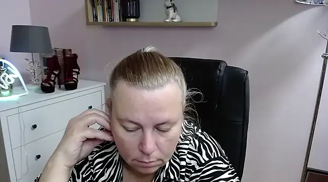 NancyCREAM online show from February 19, 2025, 11:49 am