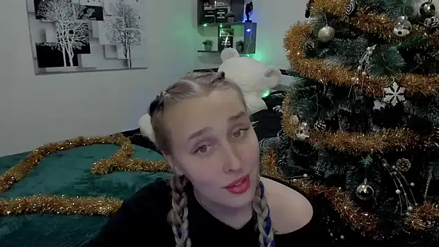 Snapshot of LinaTruly chatting on December 14, 2024, 11:12 pm LinaTruly online show from December 14, 2024, 11:12 pm