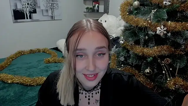Snapshot of LinaTruly chatting on December 21, 2024, 11:13 pm LinaTruly online show from December 21, 2024, 11:13 pm