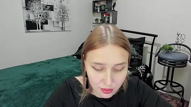 Snapshot of LinaTruly chatting on February 4, 2025, 12:51 am LinaTruly online show from February 4, 2025, 12:51 am