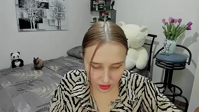 Snapshot of LinaTruly chatting on March 8, 2025, 9:18 pm LinaTruly online show from March 8, 2025, 9:18 pm