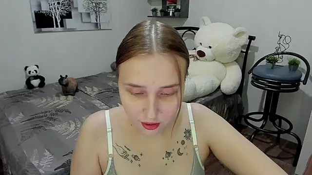 Snapshot of LinaTruly chatting on March 17, 2025, 9:23 pm LinaTruly online show from March 17, 2025, 9:23 pm
