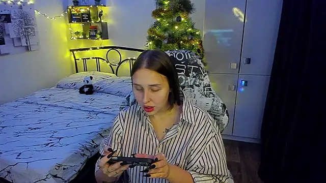 LinaTruly online show from December 4, 2025, 9:34 pm